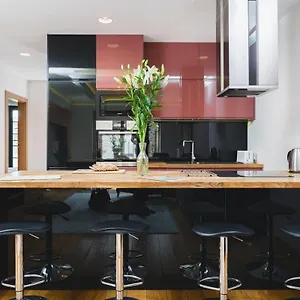 https://deluxe-apartment-in-the-old-town-with-a-garage-3-min.krakowhotelspoland.com